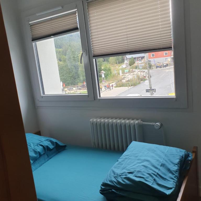 Chalet Jaune PINEA - Chambre Quadruple - Vue sur Montagnes - 2