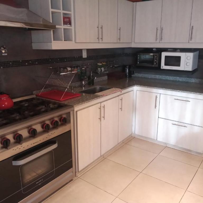 Casona confortable y cálida con hermoso jardín - Casa de 2 dormitorios - 9