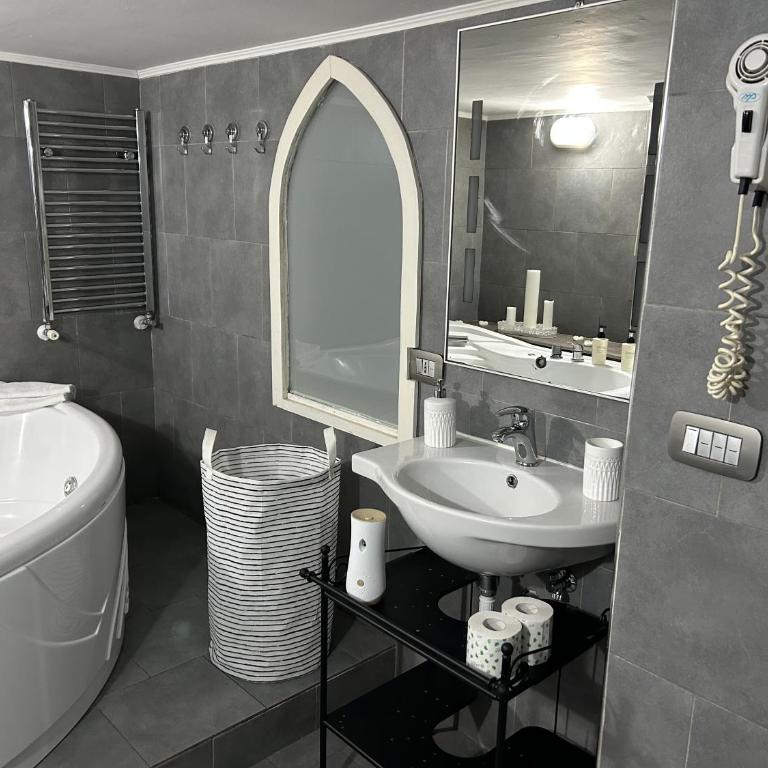 A un passo dal Castello Maschio ANGIOINO Appartment - Appartamento Deluxe - 27