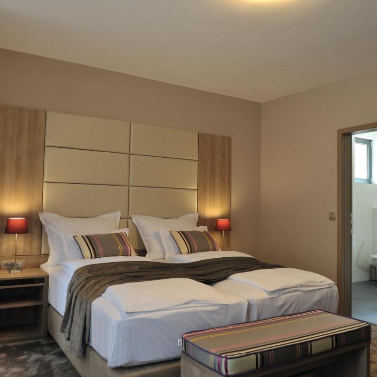 Hotel VIP - Dvokrevetna Soba sa Bračnim Krevetom/Zasebnim Krevetima - 11