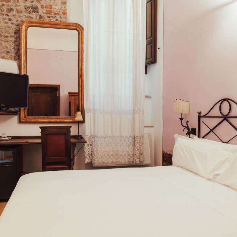 II Guelfo Bianco - Double Room - 12