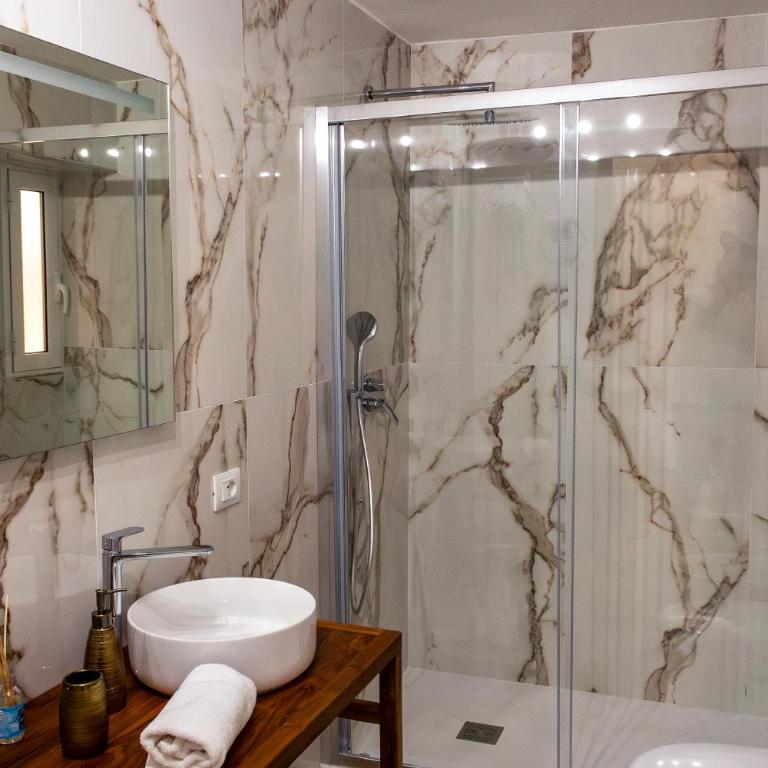 Daria's home apartment rooms - Double Room with Balcony - 6