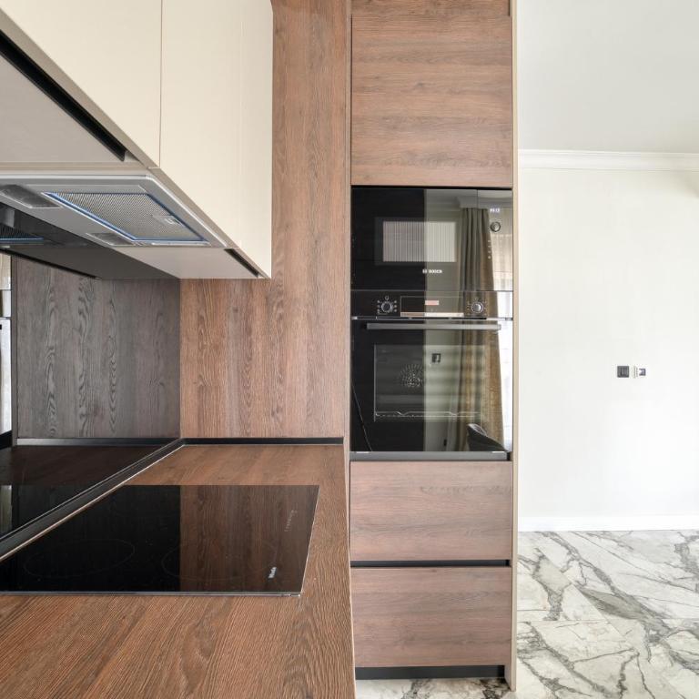 Apt "Royal Oak" 2 Bedroom with Garage Parking - Apartman sa 2 Spavaće Sobe - 13
