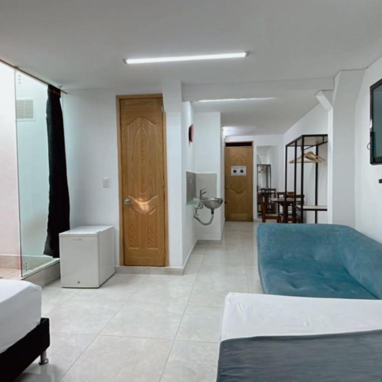 LLERAS PLACE HOTEL - Family Room - 2