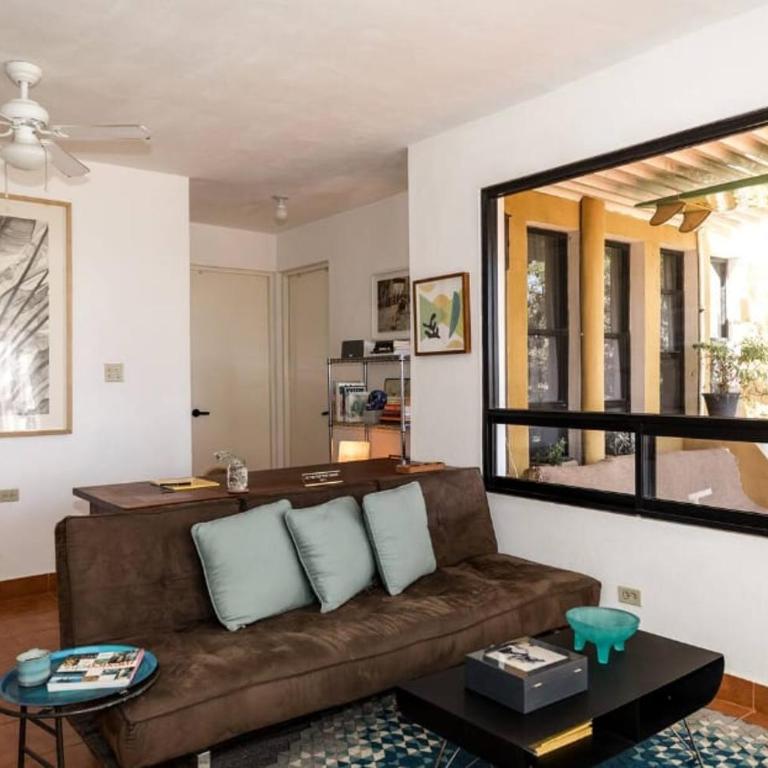 Authentic Loft Retreat Steps from Beach & Culture - Apartamento - 3