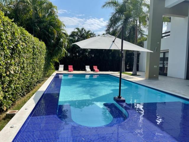 Casa HESTIA Condominio Campestre el Peñon Girardot - Casa de 5 dormitorios - 5