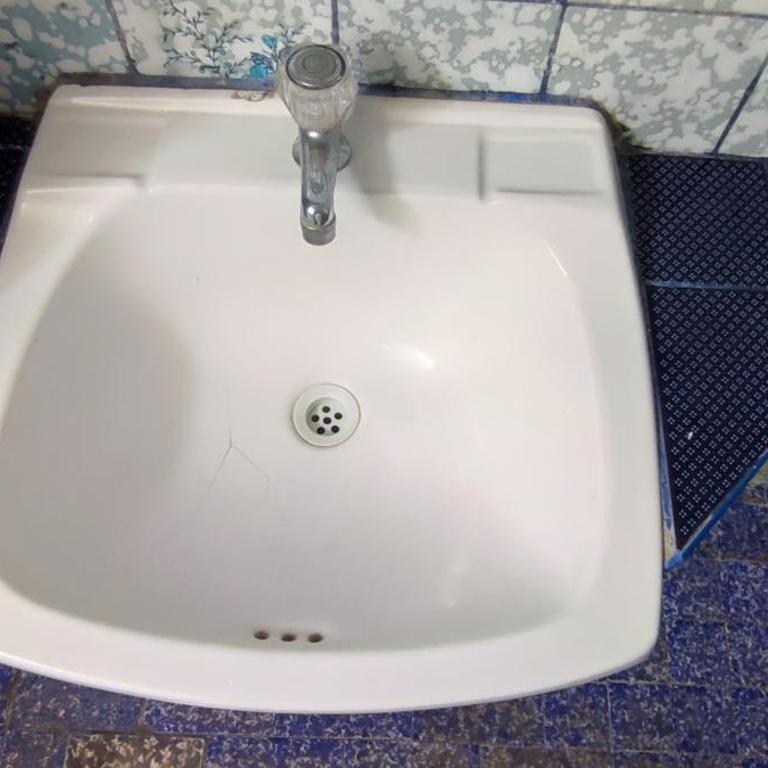 Hostal Reyna - Twin Room with Private Bathroom - 4