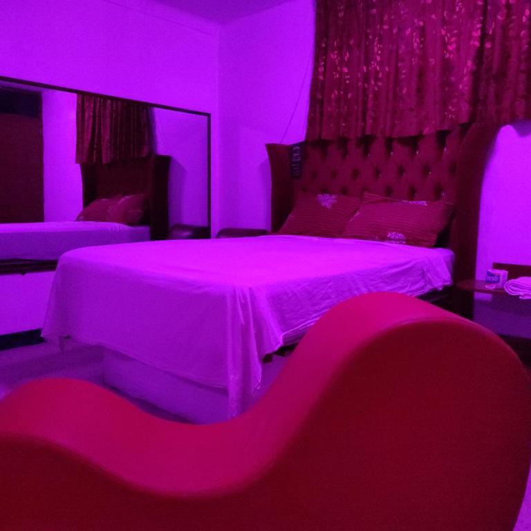 Hostal Reyna - Queen Room - 4