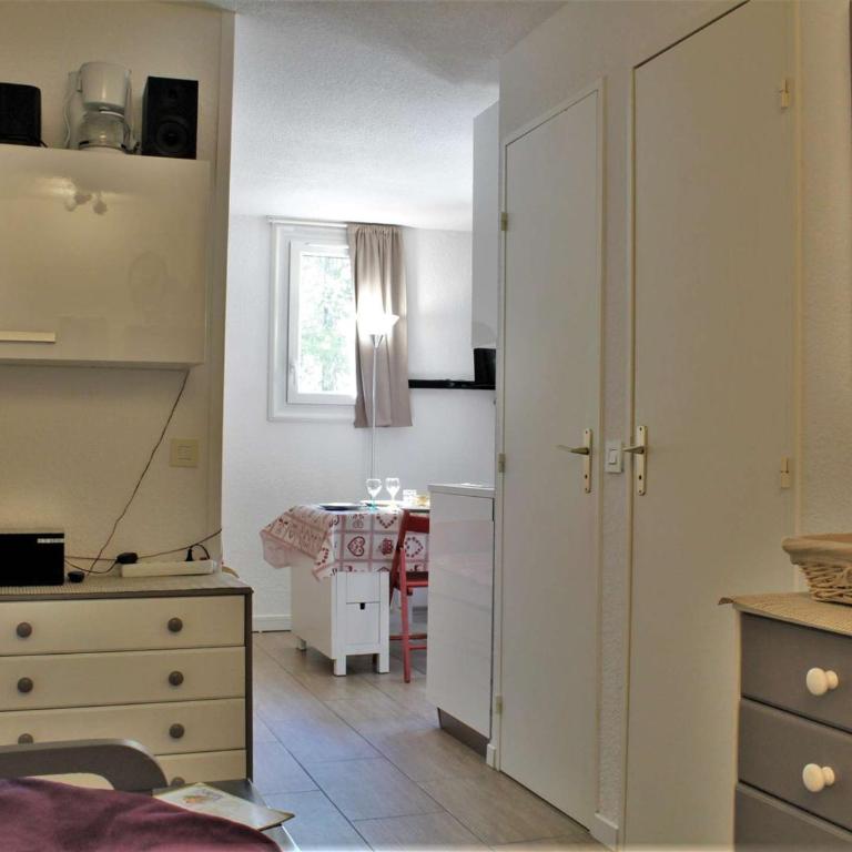Studio 4 pers. avec balcon sud, calme, parking gratuit - Risoul 1850 - Appartement 1 Chambre - 14
