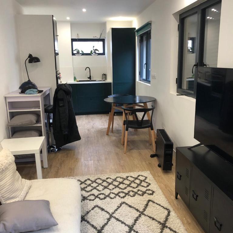 la maison des vignes - Chambre Triple avec Terrasse - 8