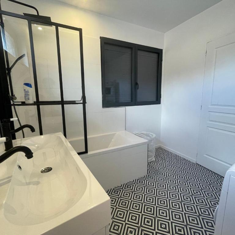la maison des vignes - Chambre Triple avec Terrasse - 11