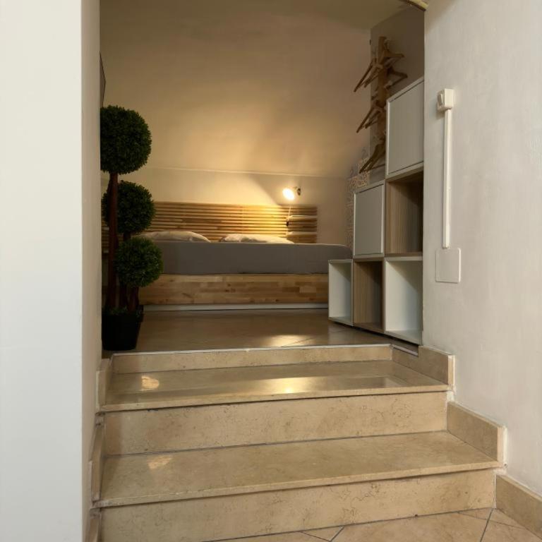 [Verdesera] Idromassaggio, Netflix, Wifi a Porta Susa - One-Bedroom Apartment - 11