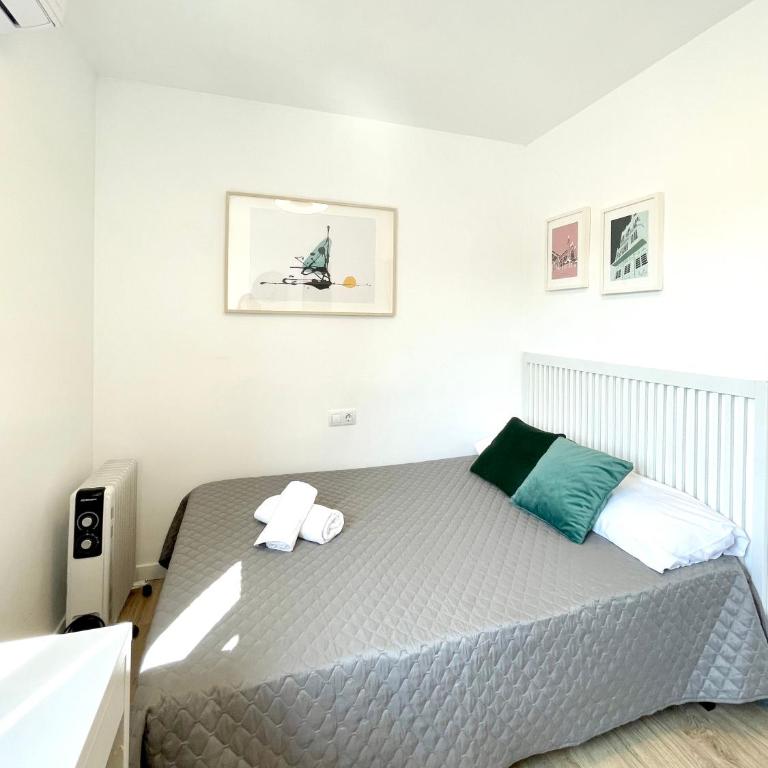 SPACIOUS, SUNNY FLAT BY CITY OF ARTS & SCIENCES - Three-Bedroom Apartment - 40