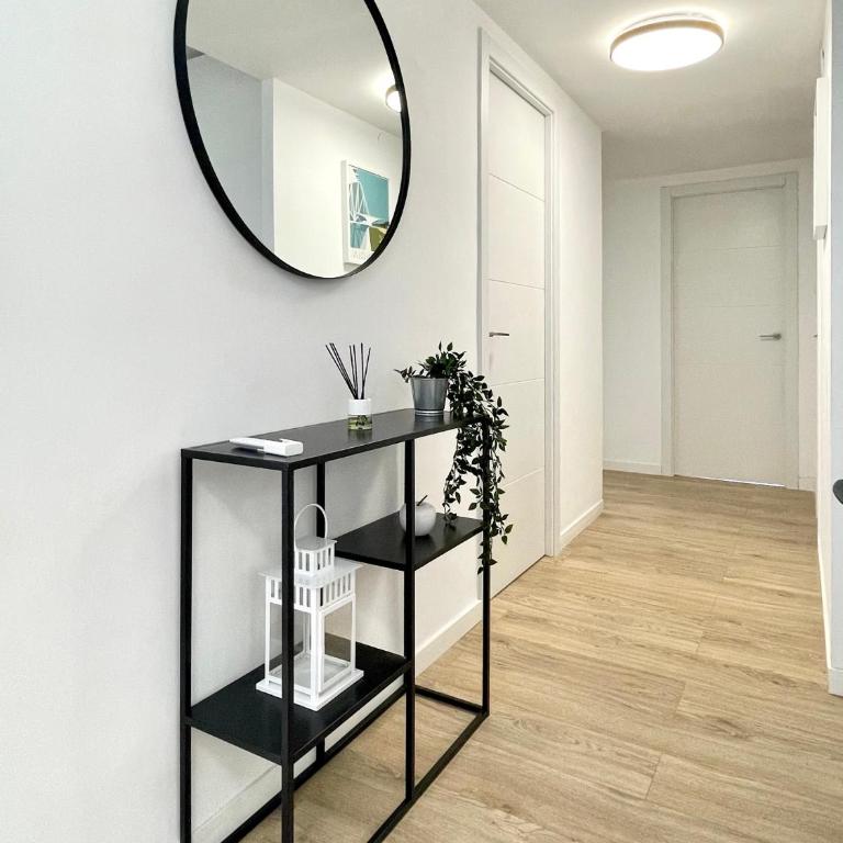 SPACIOUS, SUNNY FLAT BY CITY OF ARTS & SCIENCES - Three-Bedroom Apartment - 66