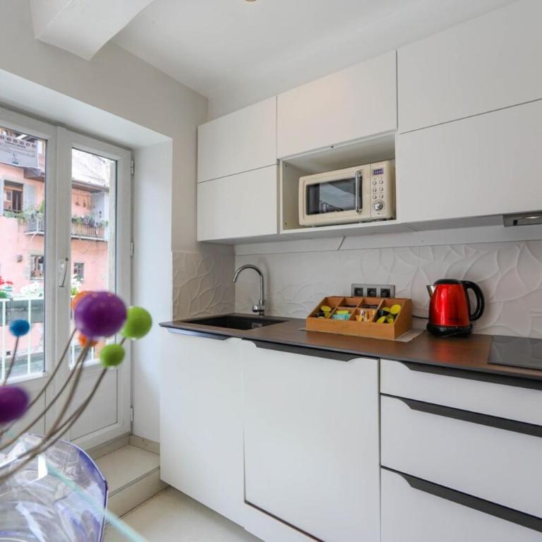 L'Eau Vive Jacuzzi et Sauna en vieille ville 5 - Deluxe Apartment - 15