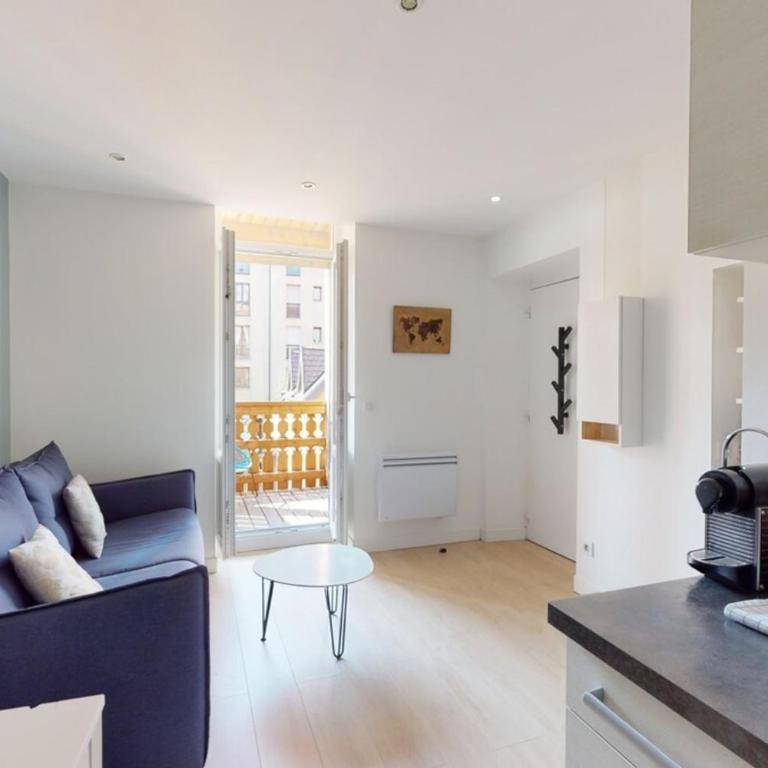 Le Royale w balcony - Apartment - 18