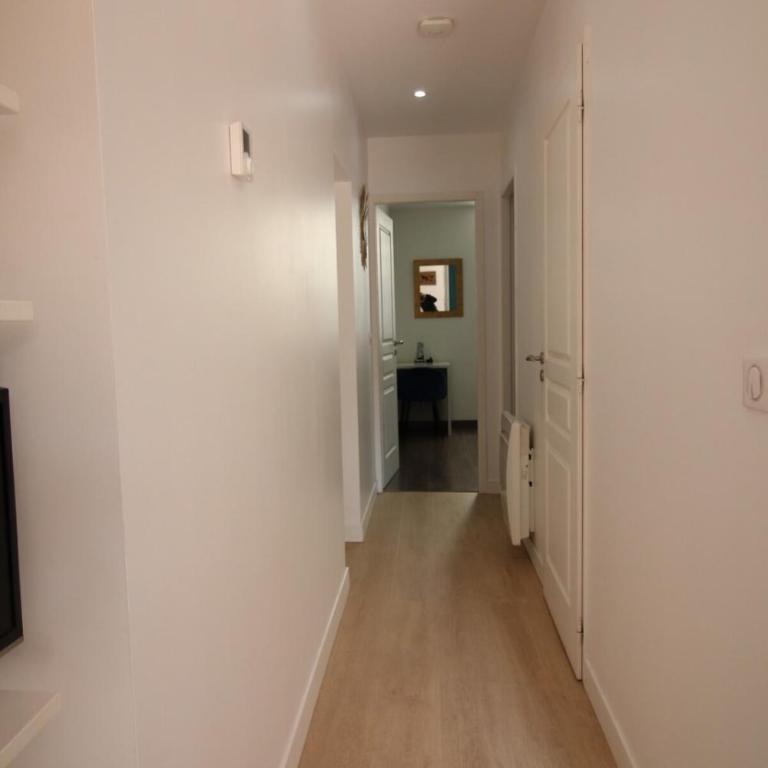 Le Royale w balcony - Apartment - 16