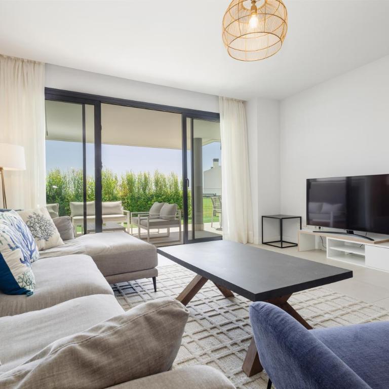 Luxurious 2 bedroom apartment close to the beach in Estepona - Apartamento de 2 dormitorios - 2