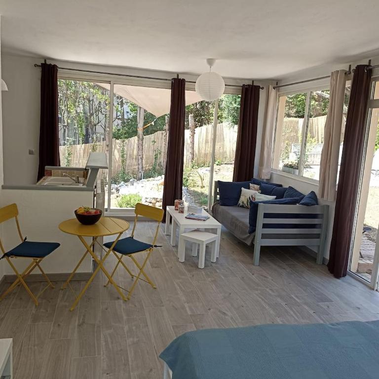 Studio with garden and pool - Appartement 1 Chambre - 8