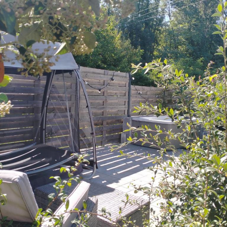 Studio L'Hosting Noix - Chambre Double - Vue sur Montagne - 9