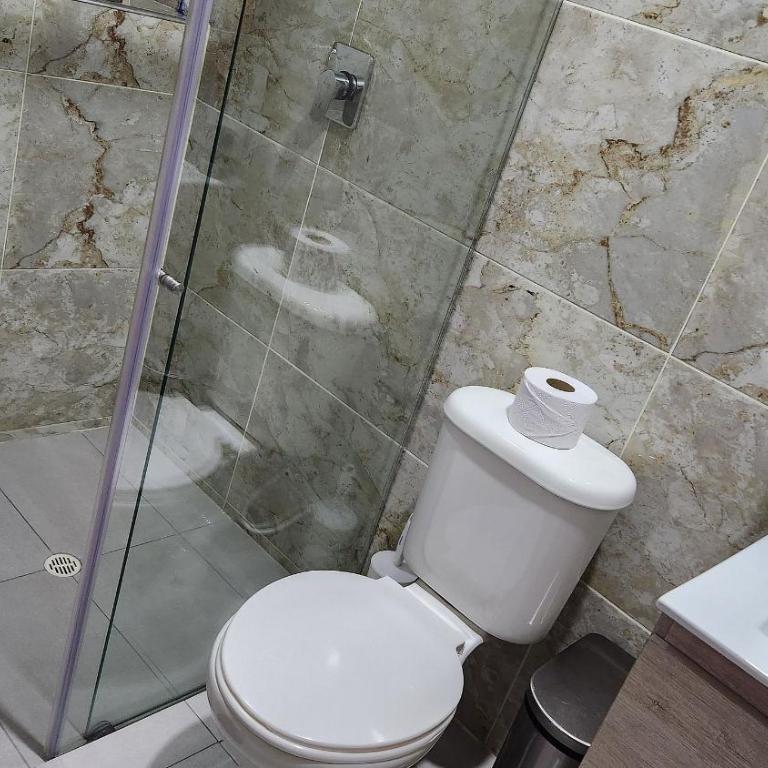Muy cerca del aeropuerto apartamento Nuevo Familiar Lindo y acogedor - Apartamento de 2 dormitorios - 12