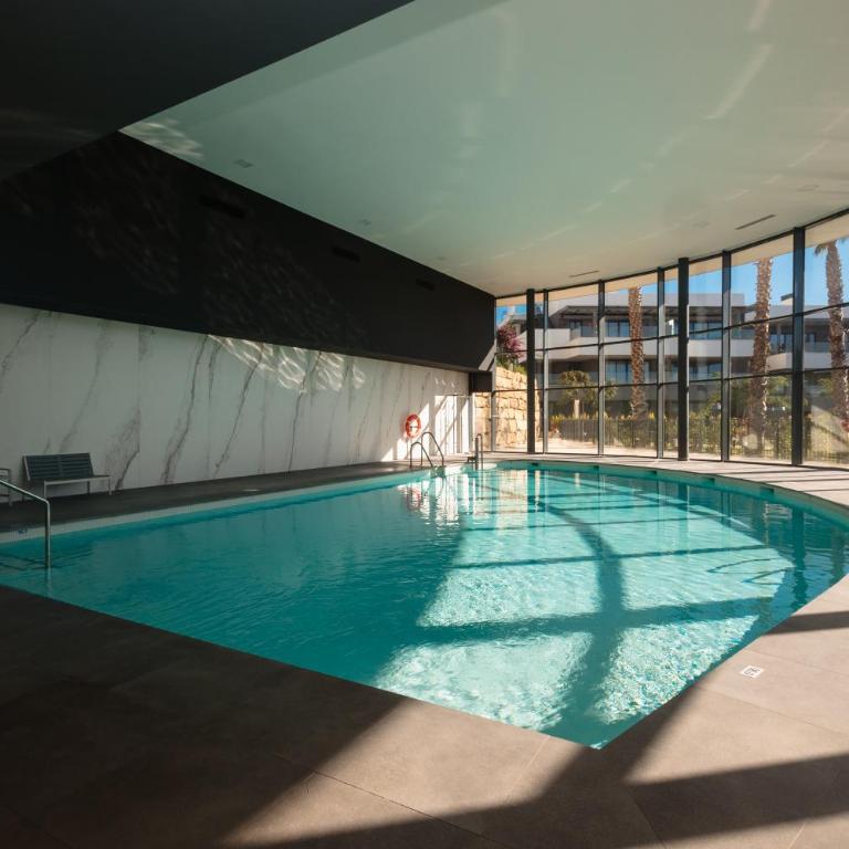 Luxurious 2 bedroom apartment close to the beach in Estepona - Apartamento de 2 dormitorios - 39