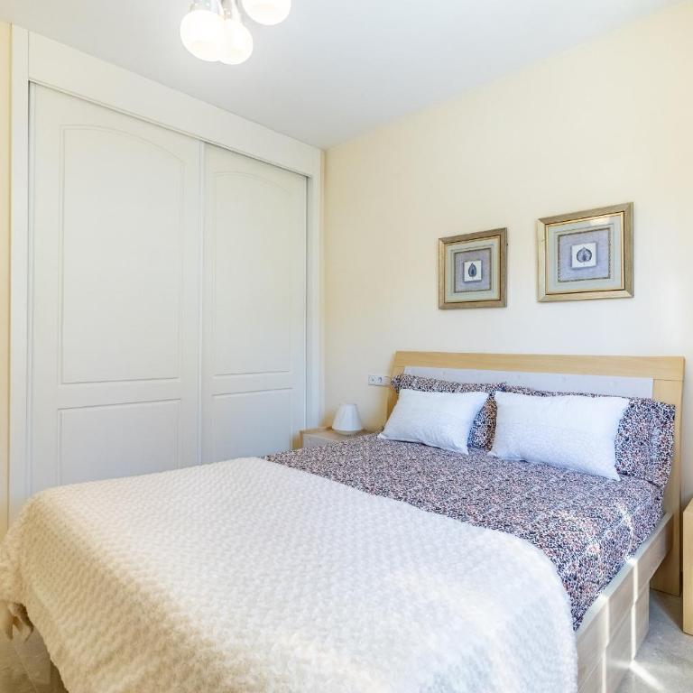 Cozy 2-Bedroom Beachfront Retreat in Estepona - Apartamento de 2 dormitorios - 9