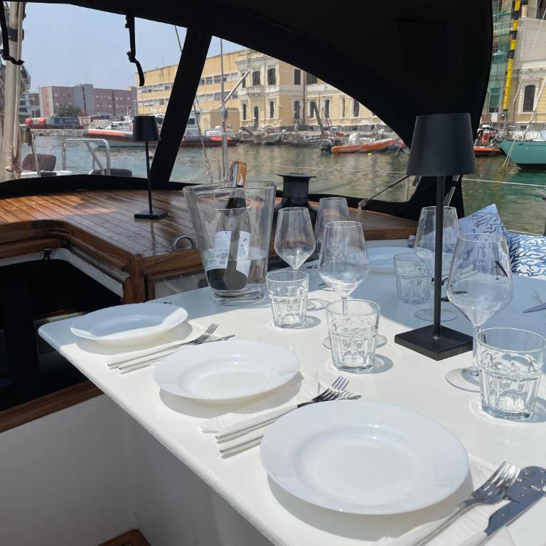 SailBoat B&B on Board - Camera Matrimoniale con Bagno Privato - 10