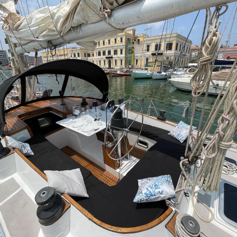 SailBoat B&B on Board - Camera Matrimoniale con Bagno Privato - 8