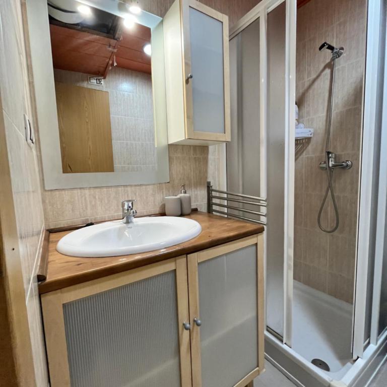 Centro Embajadores Ave - One-Bedroom Apartment - 4