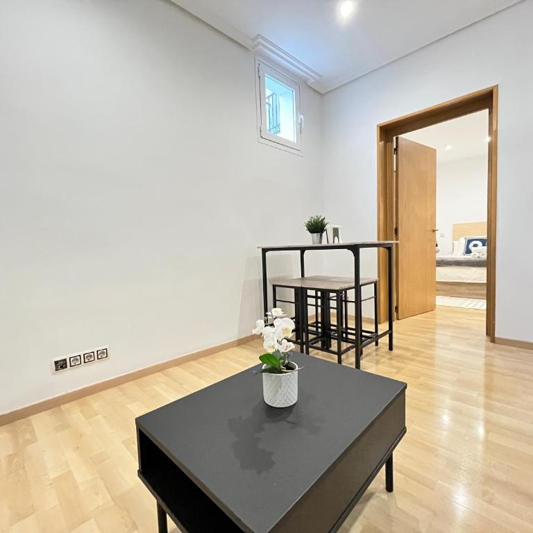 Centro Embajadores Ave - One-Bedroom Apartment - 6