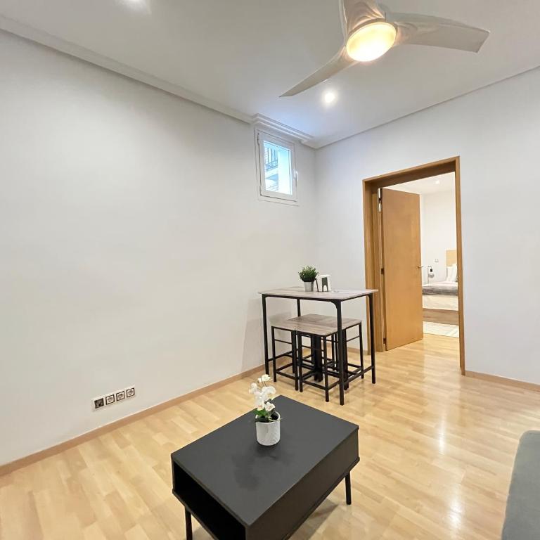 Centro Embajadores Ave - One-Bedroom Apartment - 11
