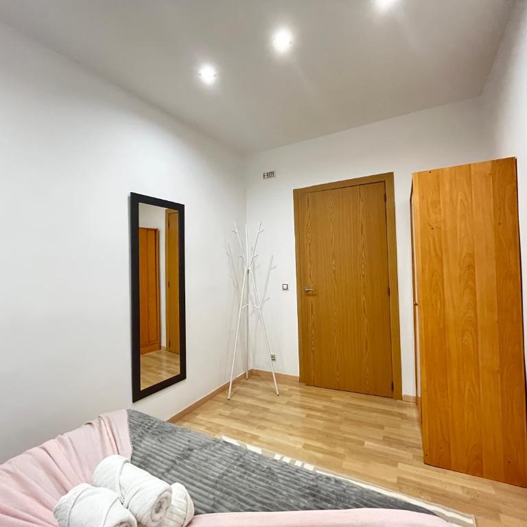 Centro Embajadores Ave - One-Bedroom Apartment - 12