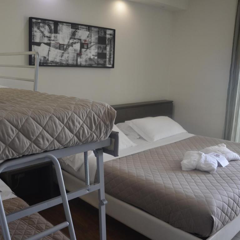 Yes Hotel Touring & SPA - Camera Quadrupla Classic con Vista Mare Laterale, Balcone e Accesso Piscina - 5