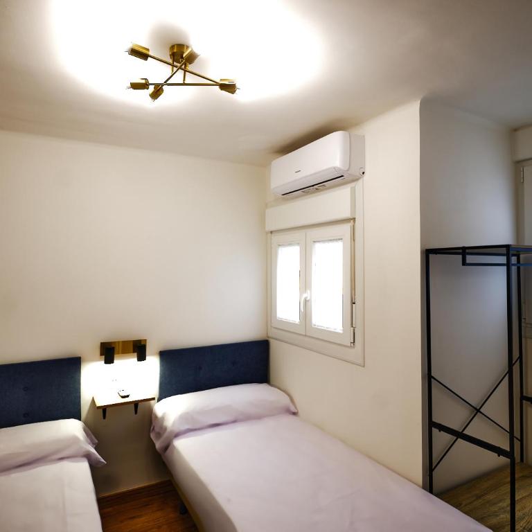 Leo Home- bright & centric 3 bedrooms apartment with private parking inside - Apartamento - 25
