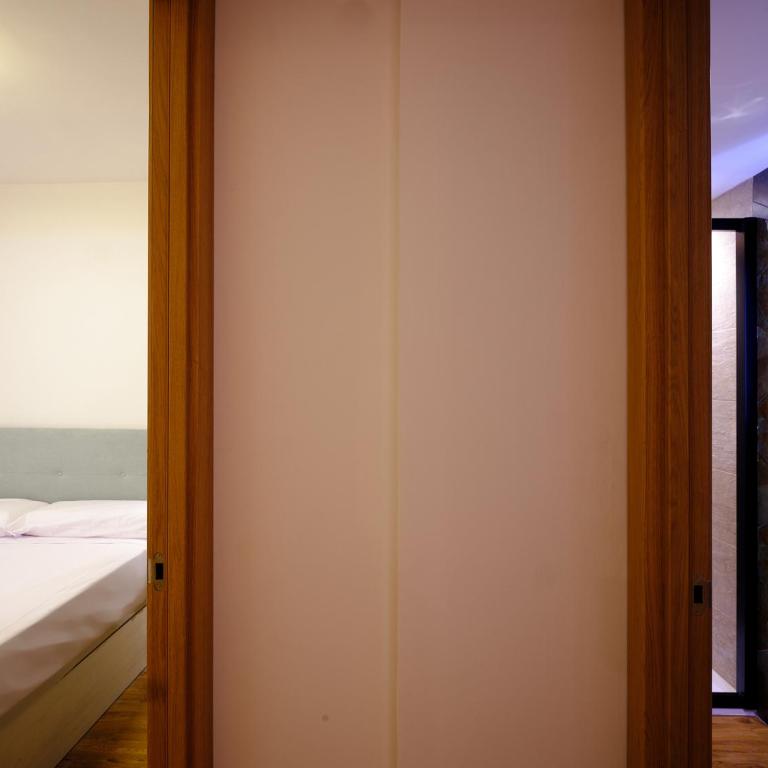 Leo Home- bright & centric 3 bedrooms apartment with private parking inside - Apartamento - 18
