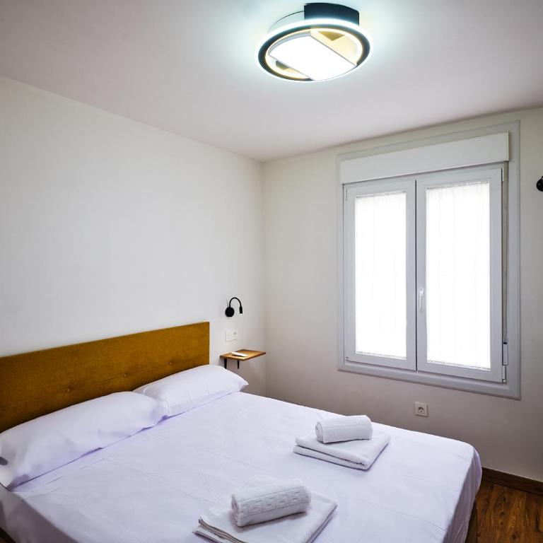 Leo Home- bright & centric 3 bedrooms apartment with private parking inside - Apartamento - 12