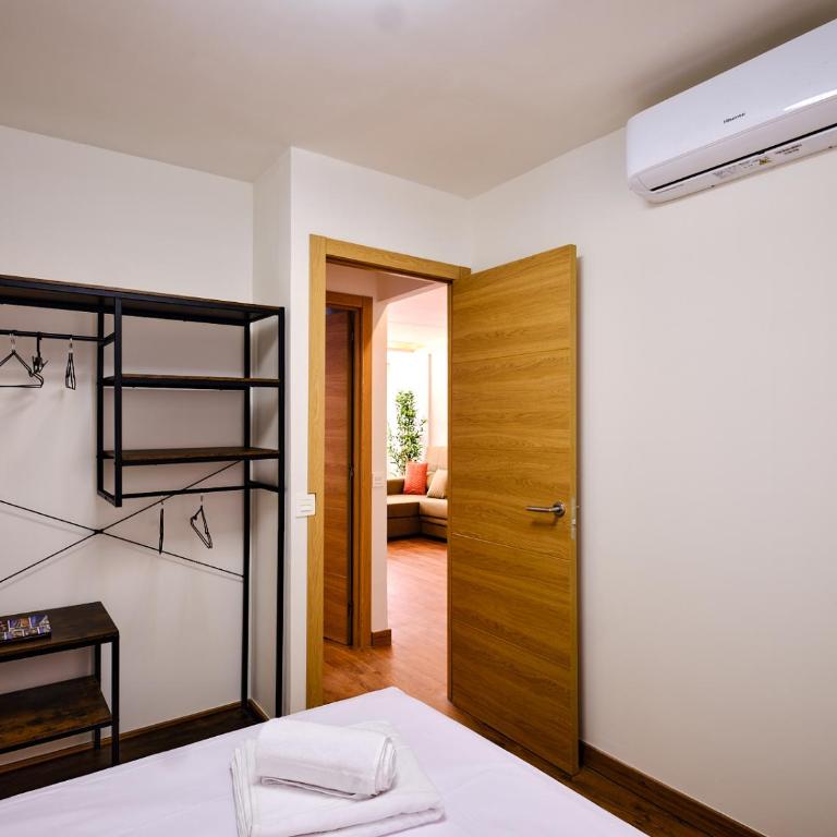 Leo Home- bright & centric 3 bedrooms apartment with private parking inside - Apartamento - 21