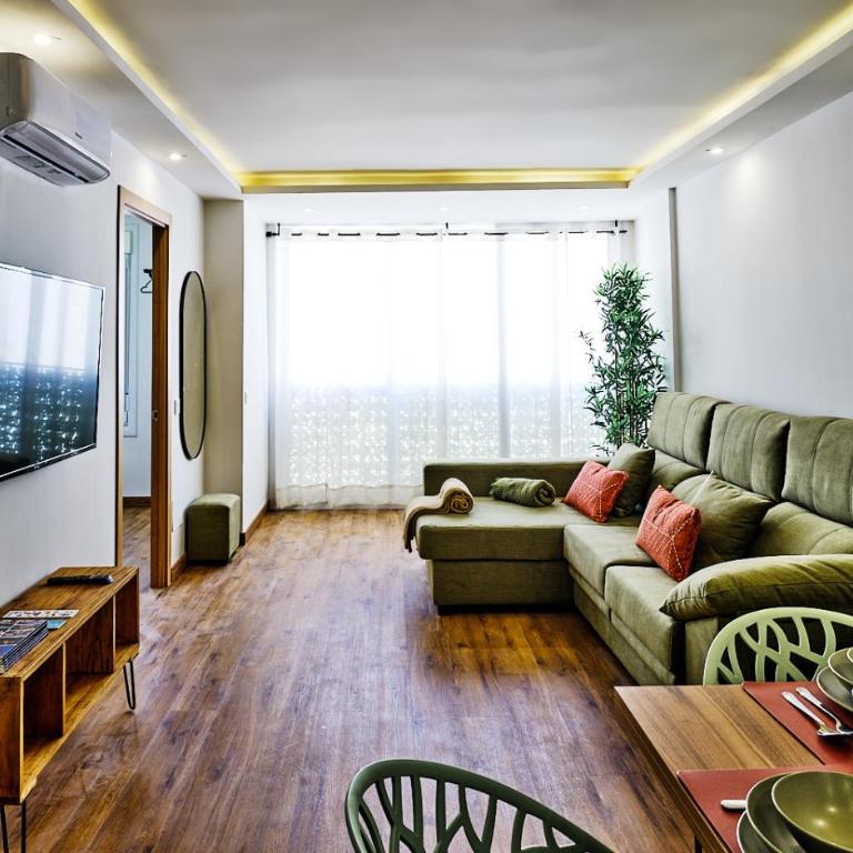 Leo Home- bright & centric 3 bedrooms apartment with private parking inside - Apartamento - 2
