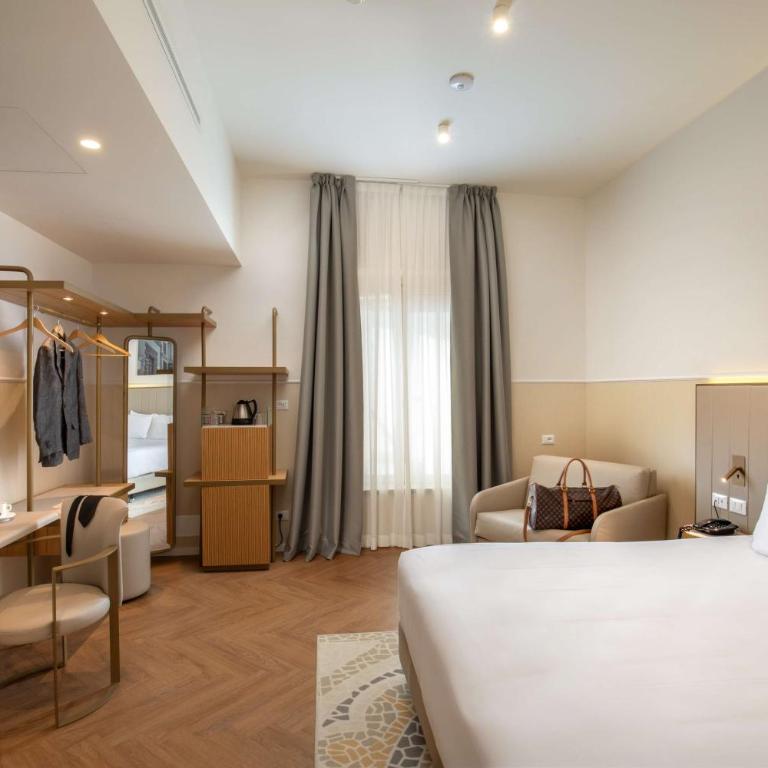 Cosmopolita Rome Colosseum, Tapestry Collection by Hilton - Camera King Superior con Poltrona-Letto - 3