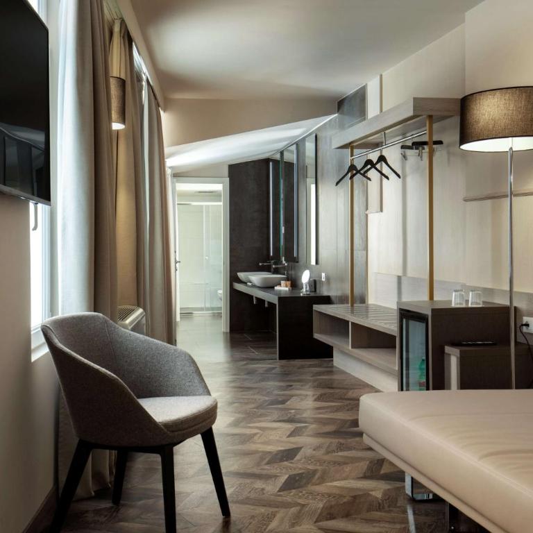 Cosmopolita Rome Colosseum, Tapestry Collection by Hilton - Junior Suite - 7