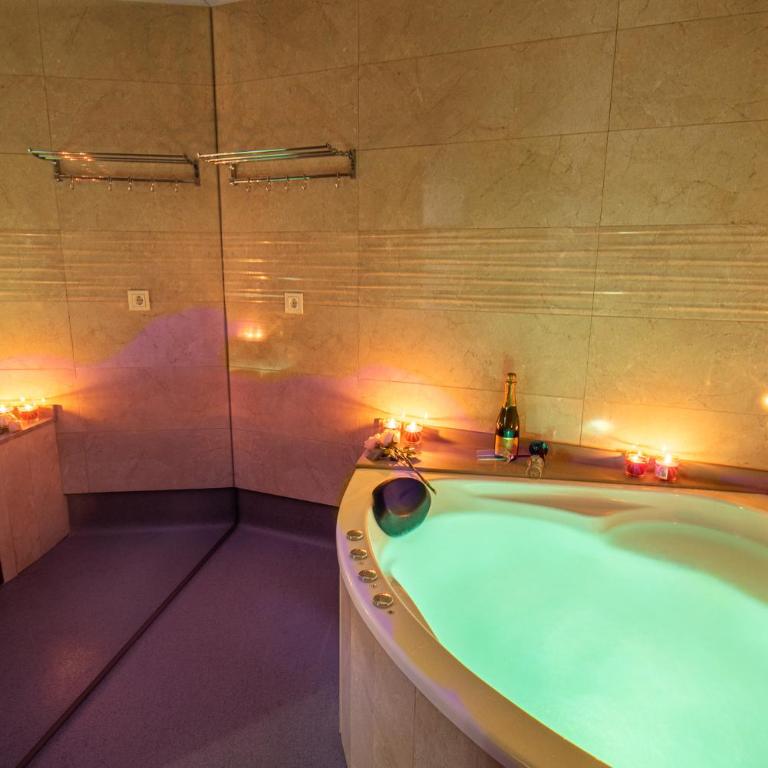 Apartamentos Spa Las Caldas y Spa El Balneario - Estudio con bañera de hidromasaje - 10