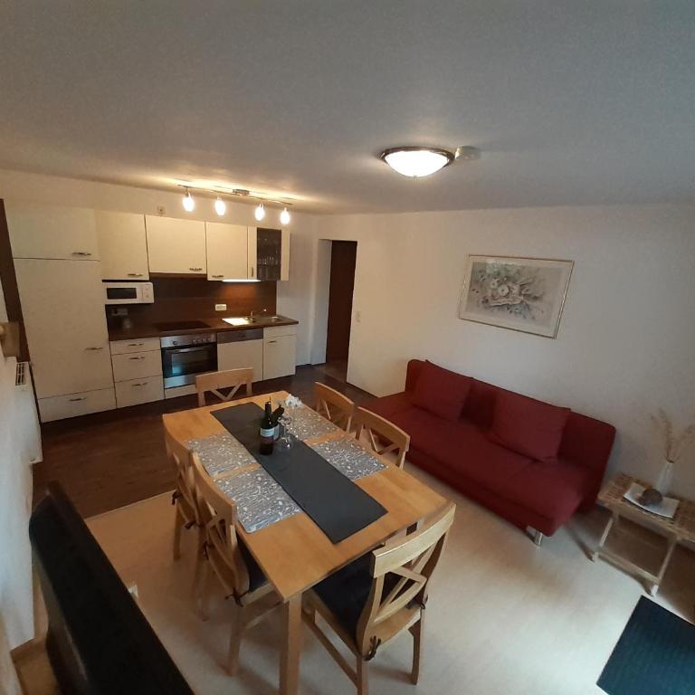 Gästehaus Staller inkl. Chiemgaukarte - Apartment mit Balkon - 1