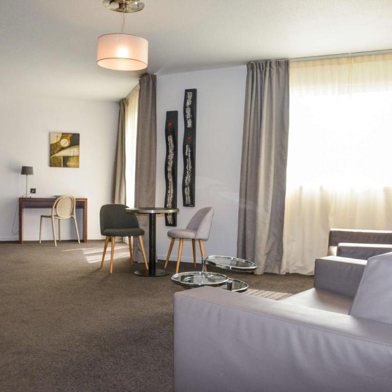 Best Western Plus La Marina - Suite Lit Queen-Size - Vue sur Piscine - Non-Fumeurs - 1