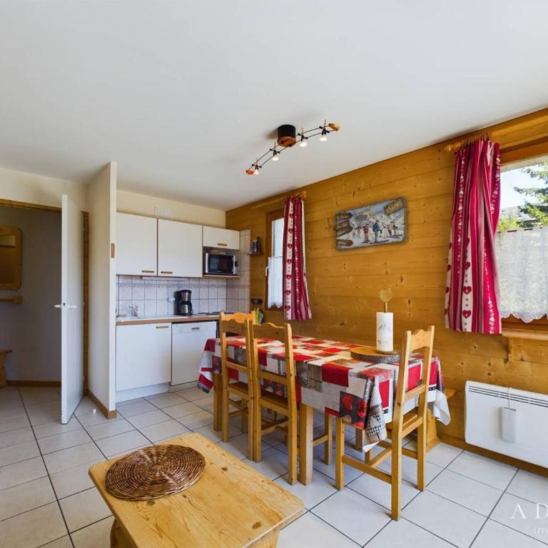 Appartement Coquet 3 Pièces, Plein Centre de La Rosière, Proche Pistes et Commerces - FR-1-398-657 - Apartment - 3