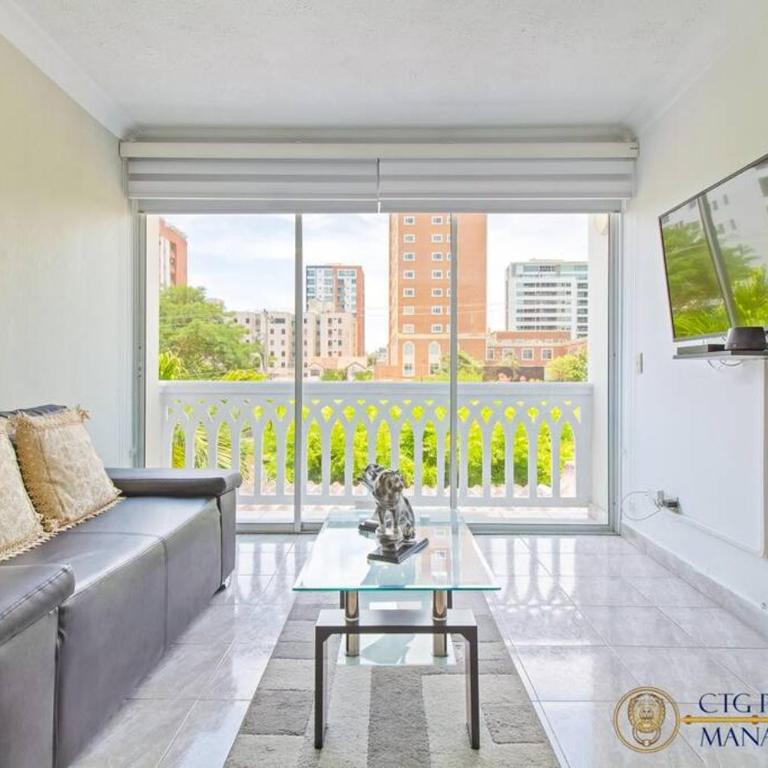 Apartamento con Excelente Ubicación - Camina a Buena Vista - Three-Bedroom Apartment - 1