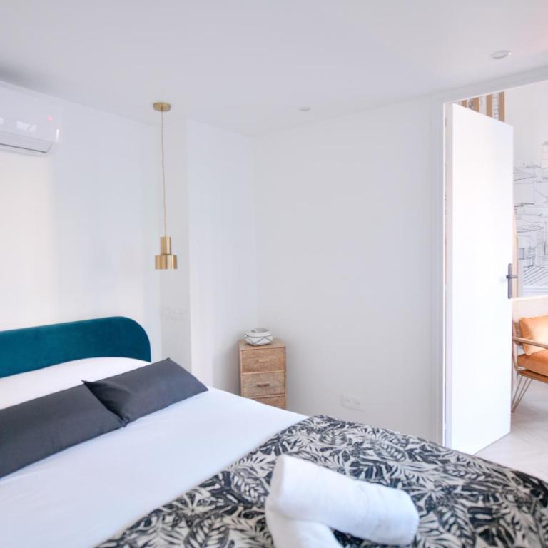 Montmartre Marvel! Designer Apartment near metro - Appartement - Rez-de-Chaussée - 5