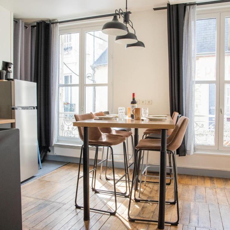 Le Petit Nicolas - Centre historique de Blois - NETFLIX, JEUX, RETROJECTEUR - Appartement 1 Chambre - 3
