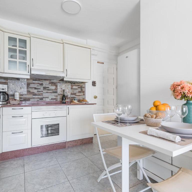CHIC, COSY & QUIET Apartment near the beach - One-Bedroom Apartment - 9