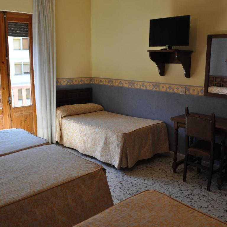 Hotel Latre - Double Room with 2 Extra Beds - 2